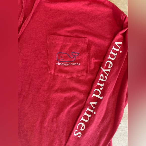 Vineyard Vines Edgartown Red t-shirt hoodie - Picture 2 of 7